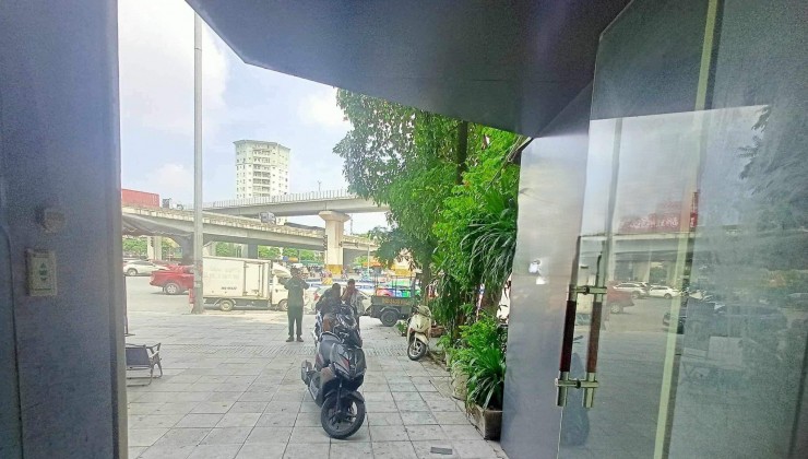 Cho thuê MBKD HÀNG ĂN, CÀ PHÊ MP Hàng Muối, Hoàn Kiếm - DT 31m - 3 tầng - MT 3m - Giá 19,5 Triệu.